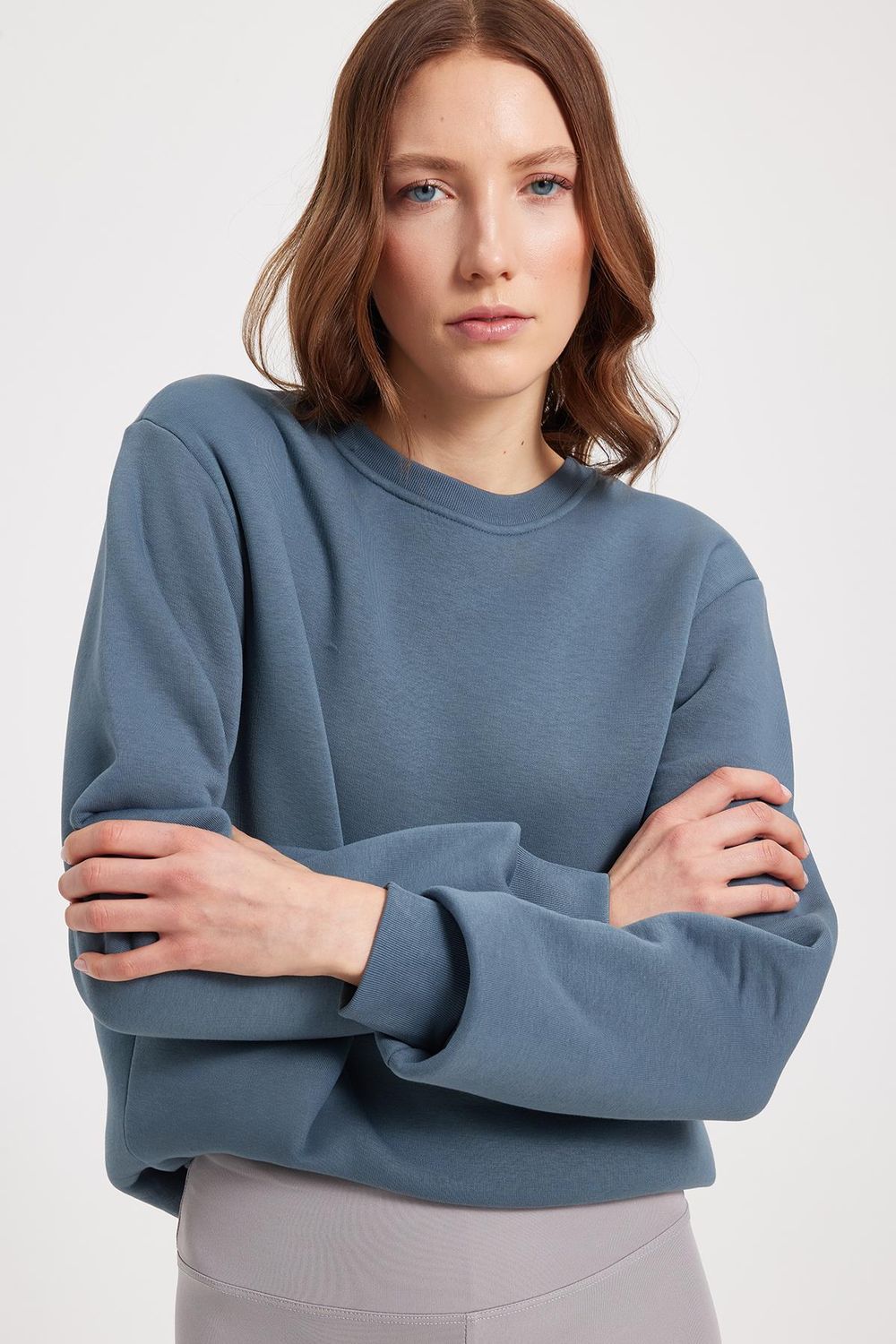 Kadın Oversize Geniş Kesim Pamuklu 3 İplik İçi Polarlı Basic Koyu Gri Bisiklet Yaka Sweatshirt