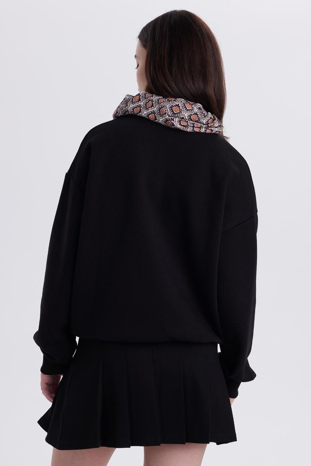 Kadın Oversize Geniş Kesim Pamuklu Fular Detaylı Bisiklet Yaka Siyah Sweatshirt