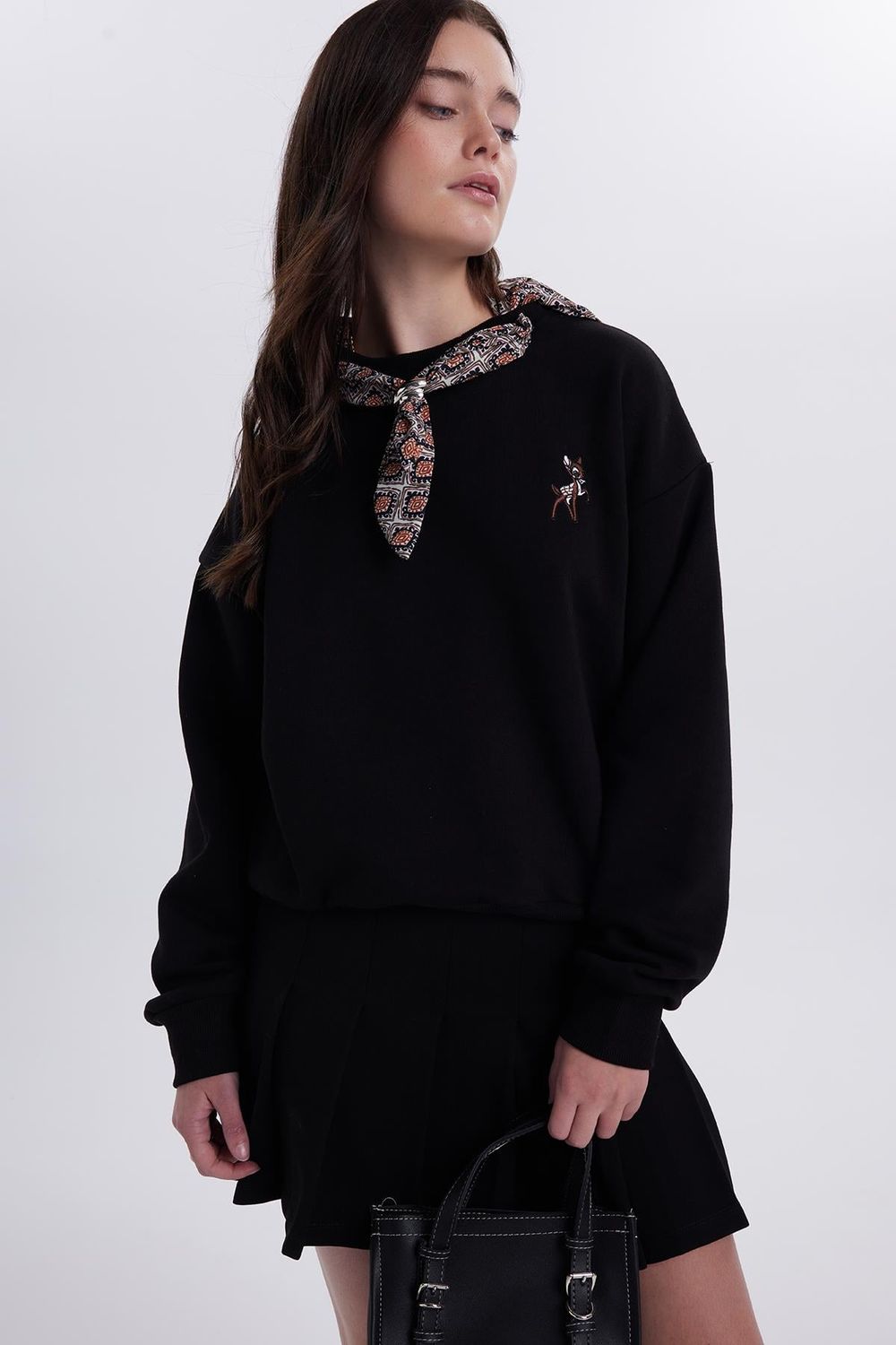 Kadın Oversize Geniş Kesim Pamuklu Fular Detaylı Bisiklet Yaka Siyah Sweatshirt