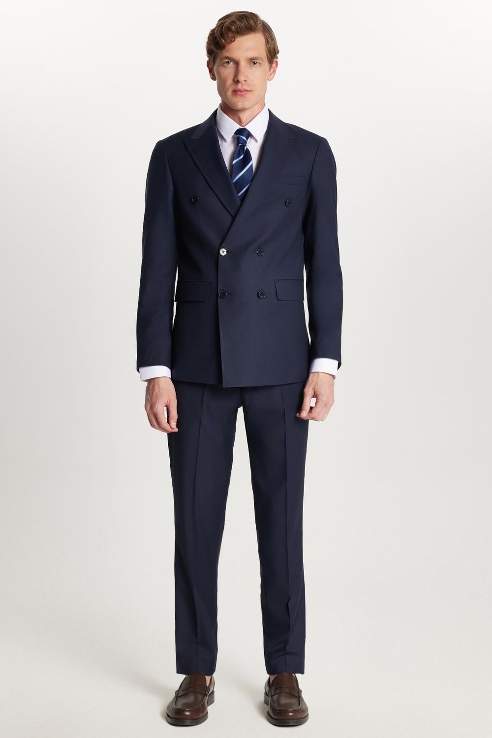 Erkek Slim Fit Lacivert Esnek Likralı Kumaş Sivri Yaka Kapaklı Cepli Kruvaze Takım Elbise