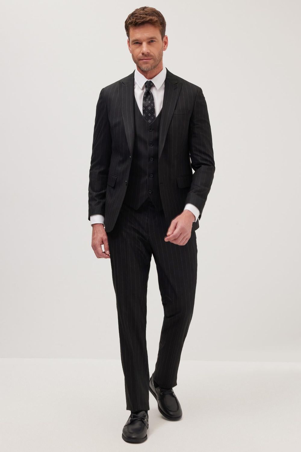 Erkek Slim Fit Siyah Esnek Likralı Kumaş Sivri Yaka Yelekli Takım Elbise