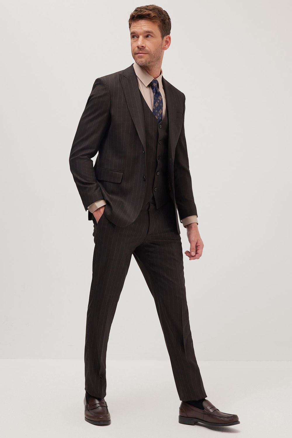 Erkek Slim Fit Kahverengi Esnek Likralı Kumaş Sivri Yaka Yelekli Takım Elbise
