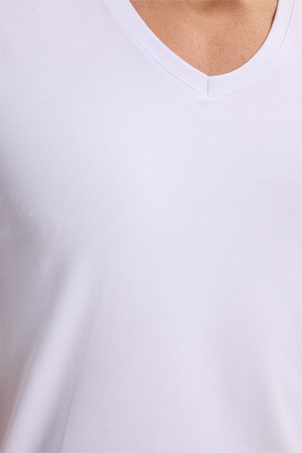 Erkek Slim Fit Dar Kesim Pamuklu Yumuşak Dokulu Likralı Esnek Kumaş Düz Basic Beyaz V Yaka Tişört