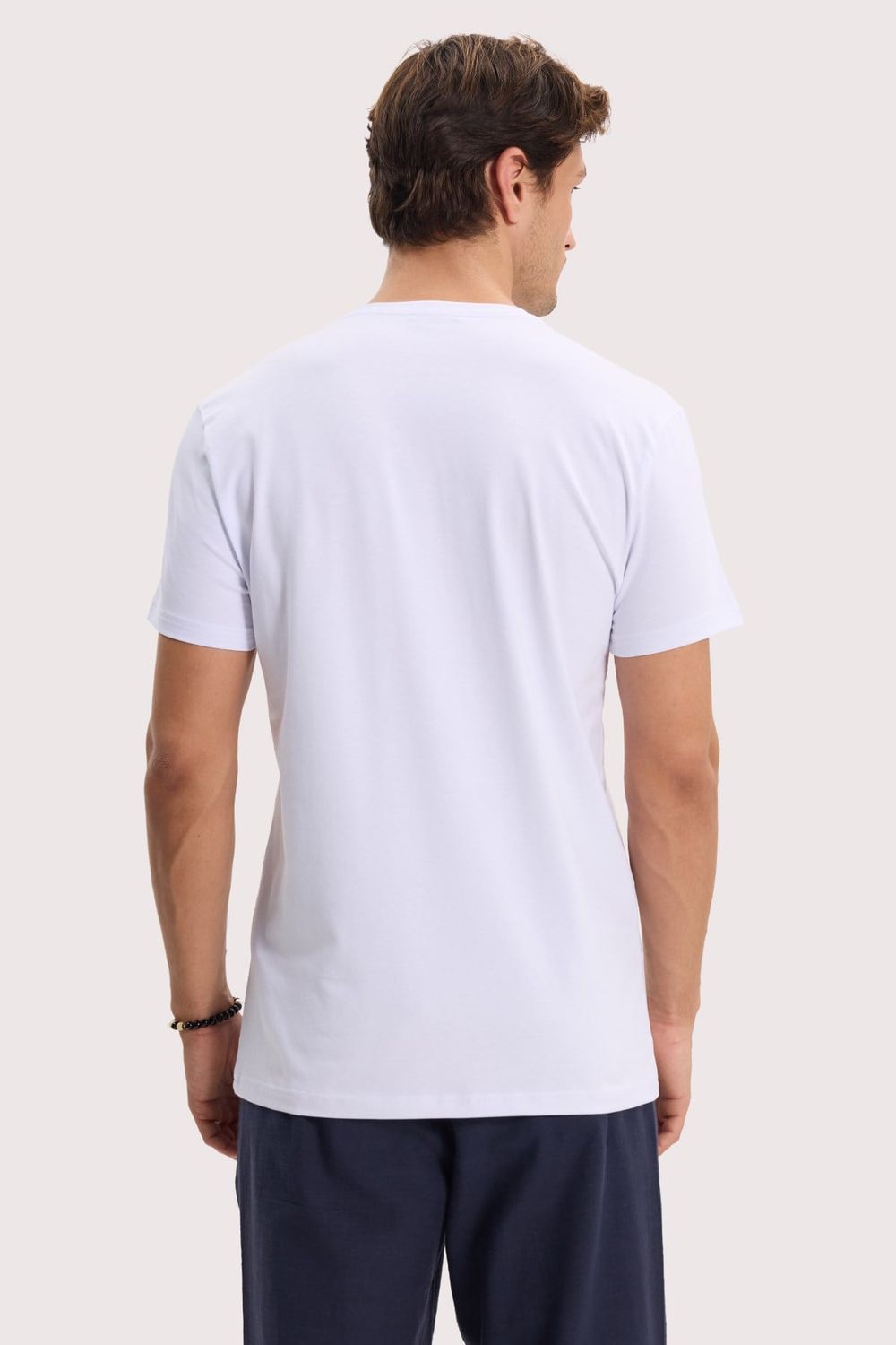 Erkek Slim Fit Dar Kesim Pamuklu Yumuşak Dokulu Likralı Esnek Kumaş Düz Basic Beyaz V Yaka Tişört