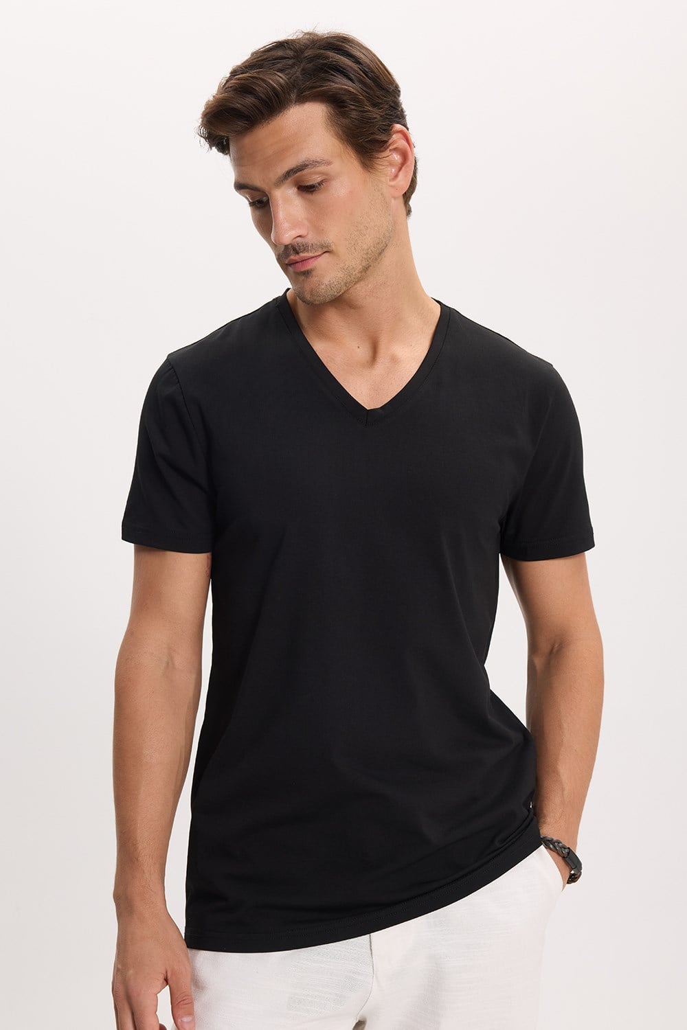 Erkek Slim Fit Dar Kesim Pamuklu Yumuşak Dokulu Likralı Esnek Kumaş Düz Basic Siyah V Yaka Tişört
