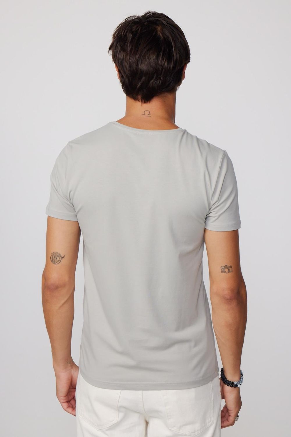 Slim Fit V Yaka Düz Basıc Kısa Kol T-Shirt