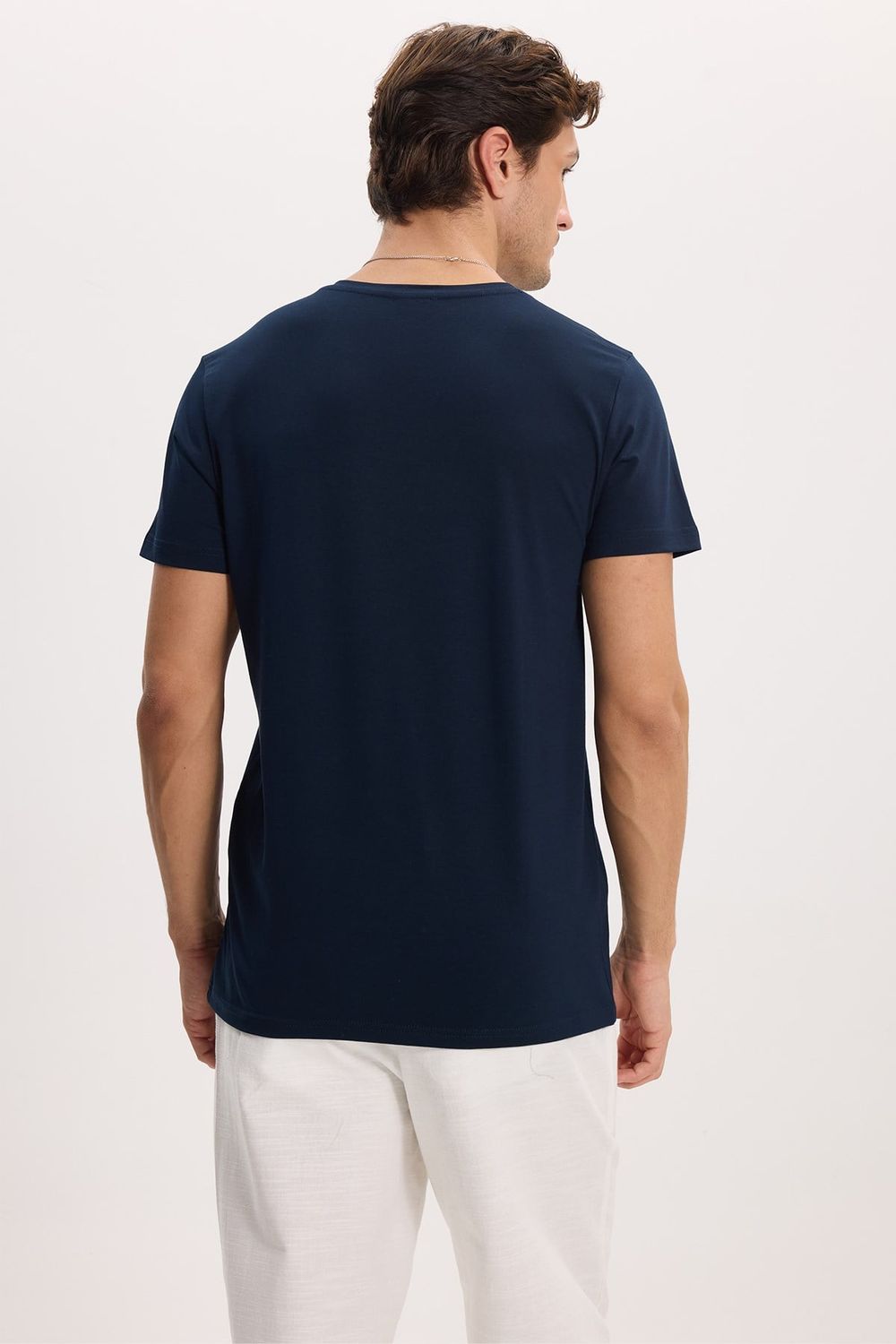 Erkek Slim Fit Dar Kesim Pamuklu Yumuşak Dokulu Likralı Esnek Kumaş Düz Basic Lacivert V Yaka Tişört