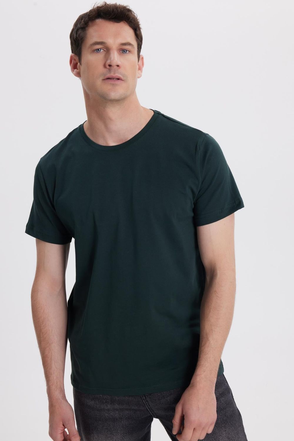 Erkek Slim Fit Dar Kesim Pamuklu Yumuşak Doku Likralı Esnek Kumaş Basic Koyu Yeşil Bisiklet Yaka Tişört
