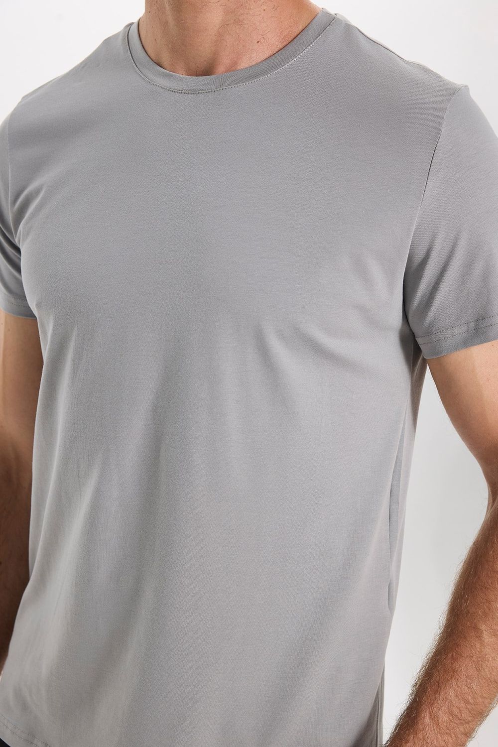 Erkek Slim Fit Dar Kesim Pamuklu Yumuşak Doku Esnek Kumaş Basic Gri Bisiklet Yaka Tişört