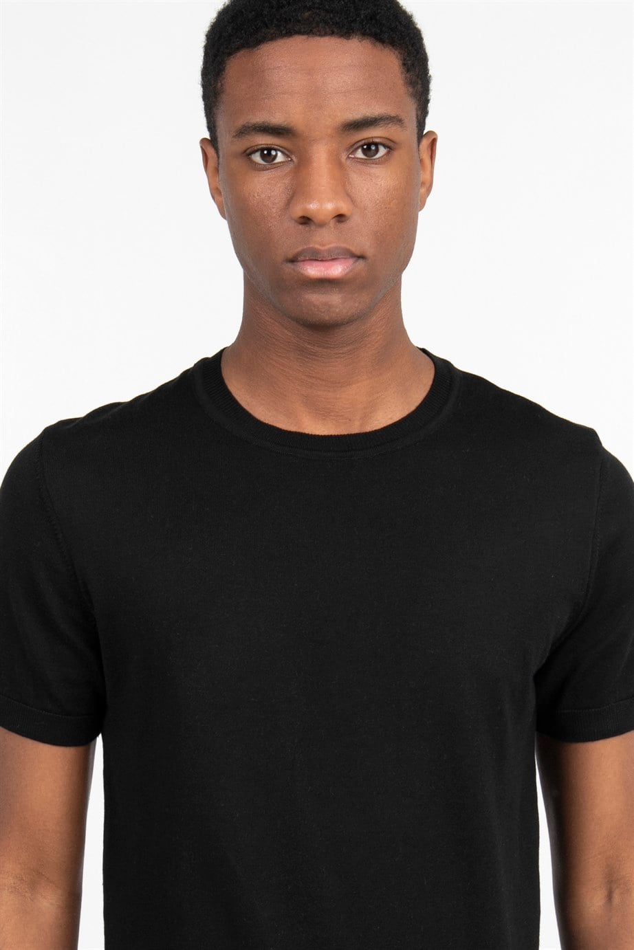 Erkek Bisiklet Yaka Slim Fit Pamuklu Örme Triko Siyah Tişört