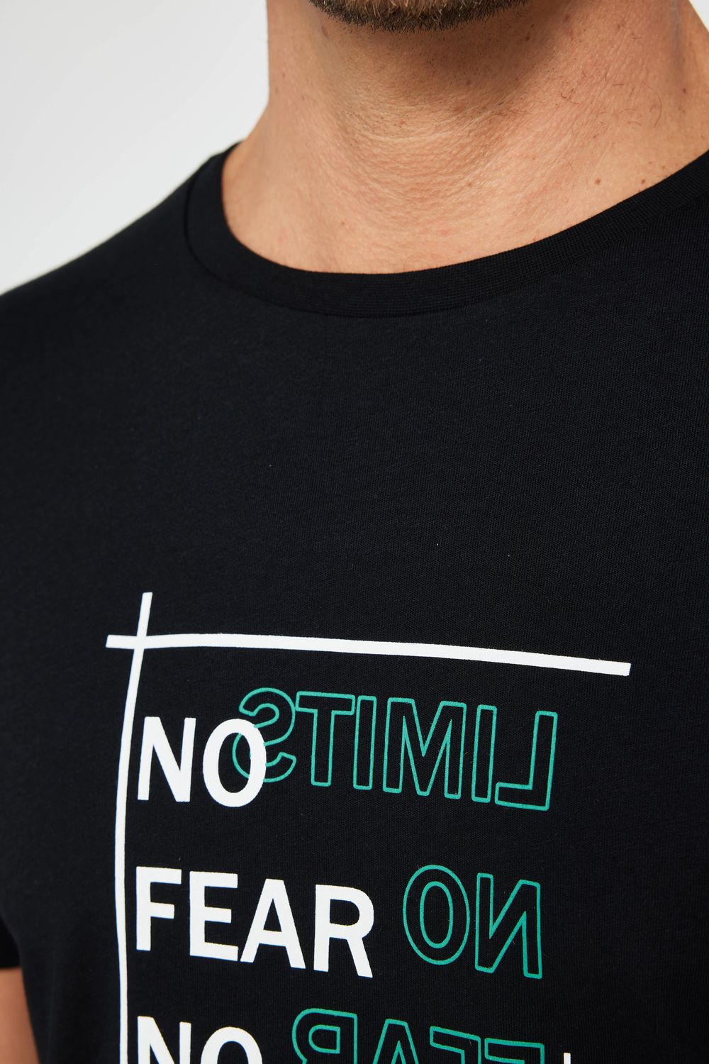 Erkek Slim Fit Dar Kesim %100 Pamuk Yumuşak Dokulu Baskılı Siyah Bisiklet Yaka Tişört
