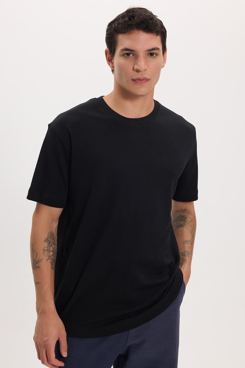 Unisex Relax Fit Rahat Kesim %100 Pamuk Yumuşak Dokulu Hafif Kalın Basic Bisiklet Yaka Siyah Tişört