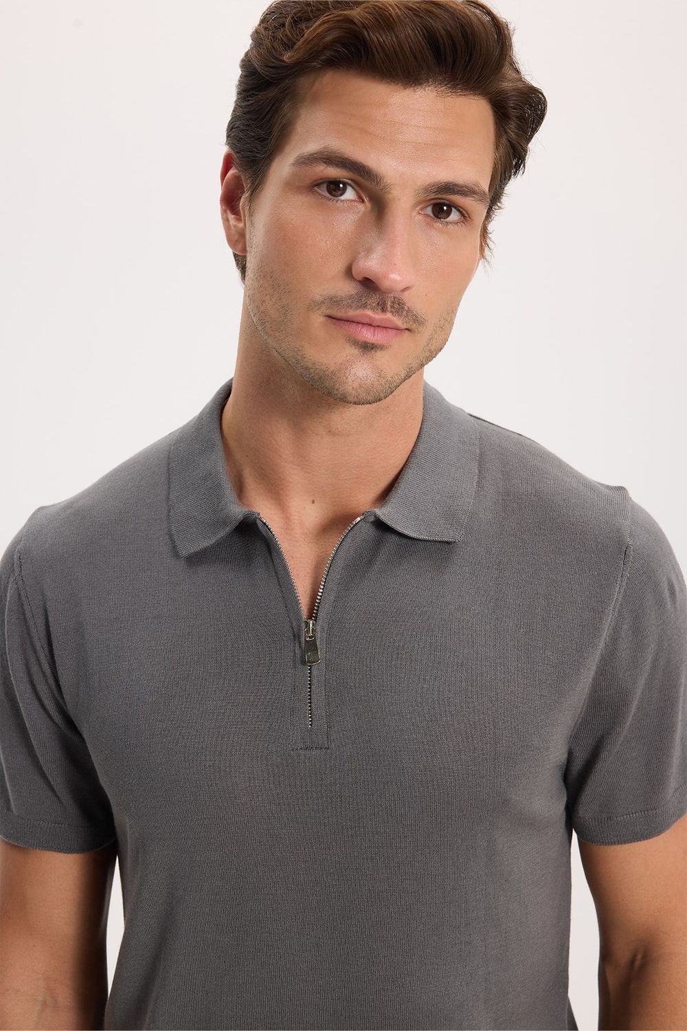 Erkek Slim Fit Dar Kesim %100 Pamuk Örme Triko Fermuarlı Füme Polo Yaka Tişört