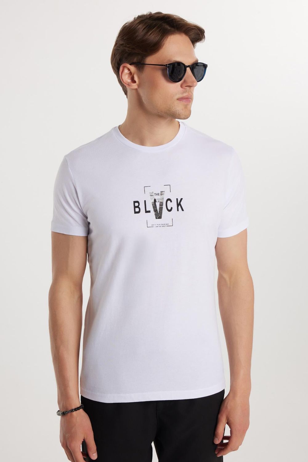 Erkek Slim Fit Dar Kesim %100 Pamuk Yumuşak Dokulu Baskılı Beyaz Bisiklet Yaka Tişört