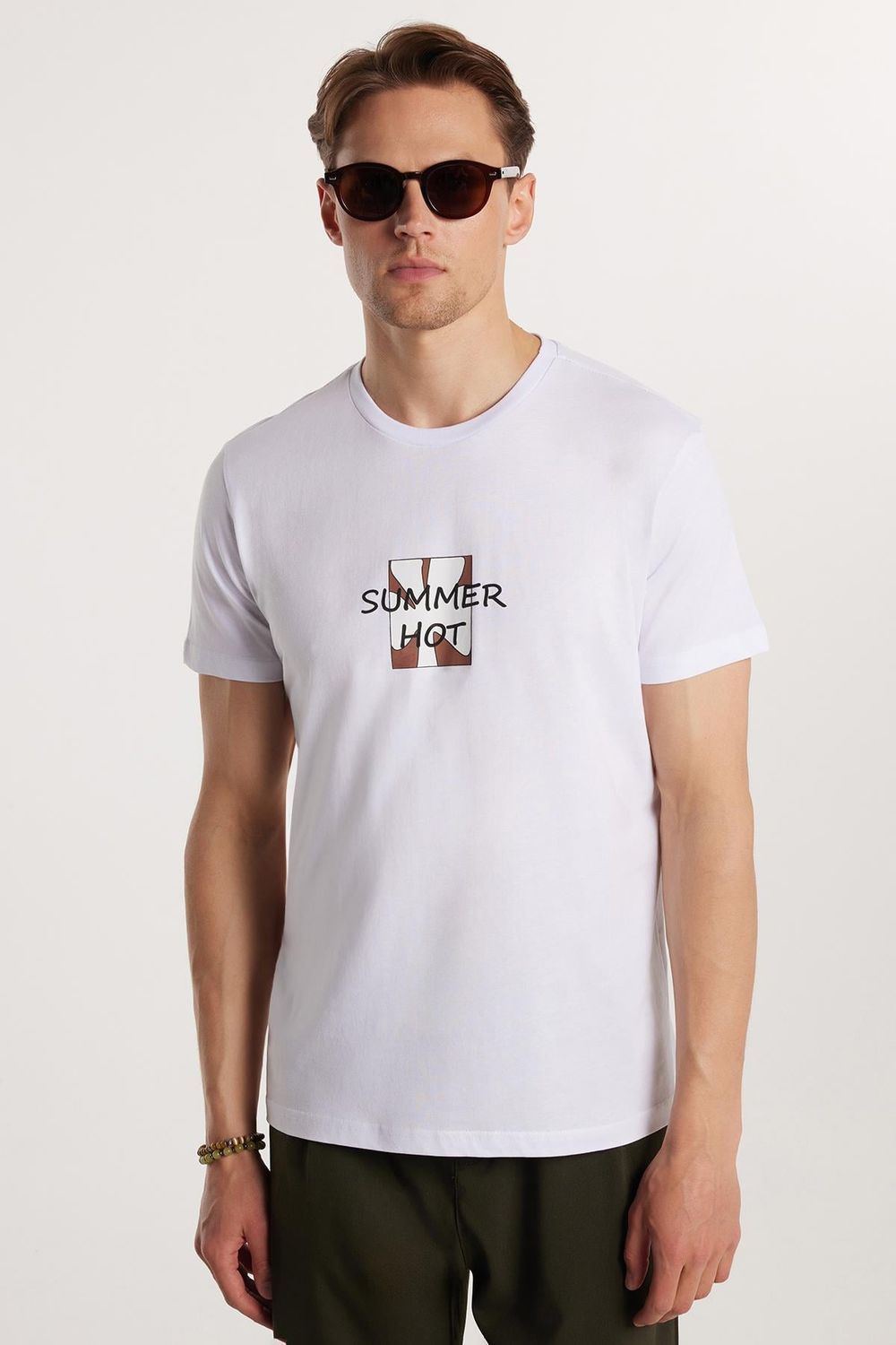 Erkek Slim Fit Dar Kesim %100 Pamuk Yumuşak Dokulu Baskılı Beyaz Bisiklet Yaka Tişört