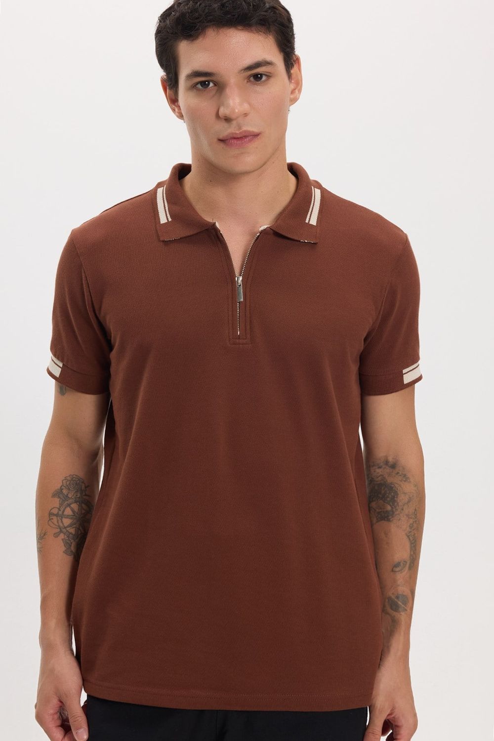 Erkek Slim Fit Dar Kesim %100 Pamuk Kısa Kollu Fermuarlı Kahverengi Polo Yaka Tişört