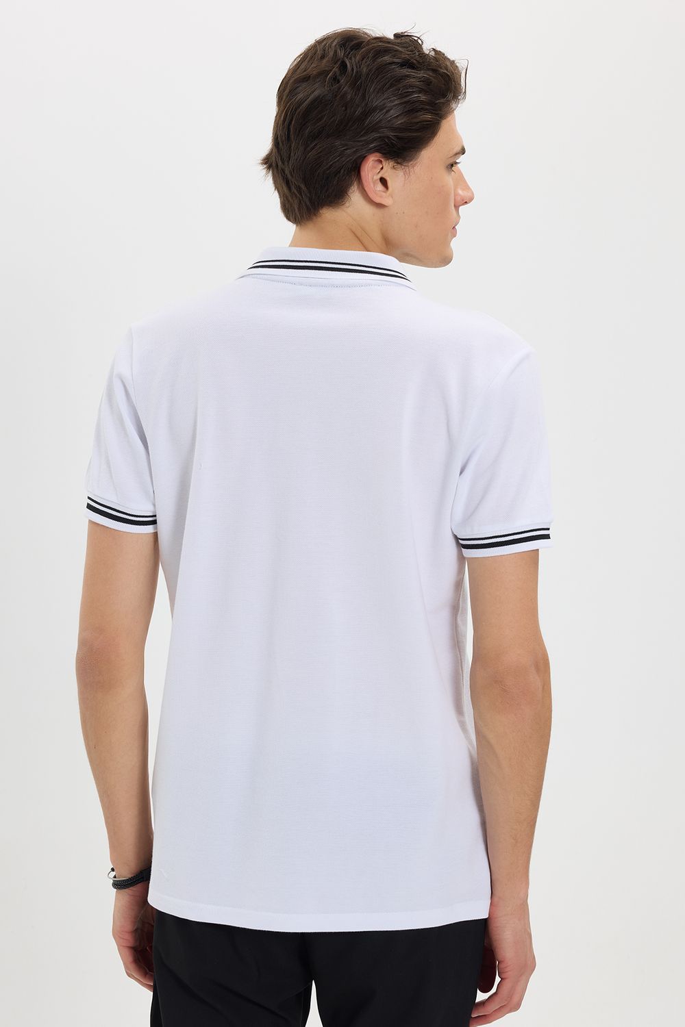 Erkek Slim Fit Dar Kesim %100 Pamuk Düz Pike Yaka ve Kol Detaylı Beyaz Polo Yaka Tişört