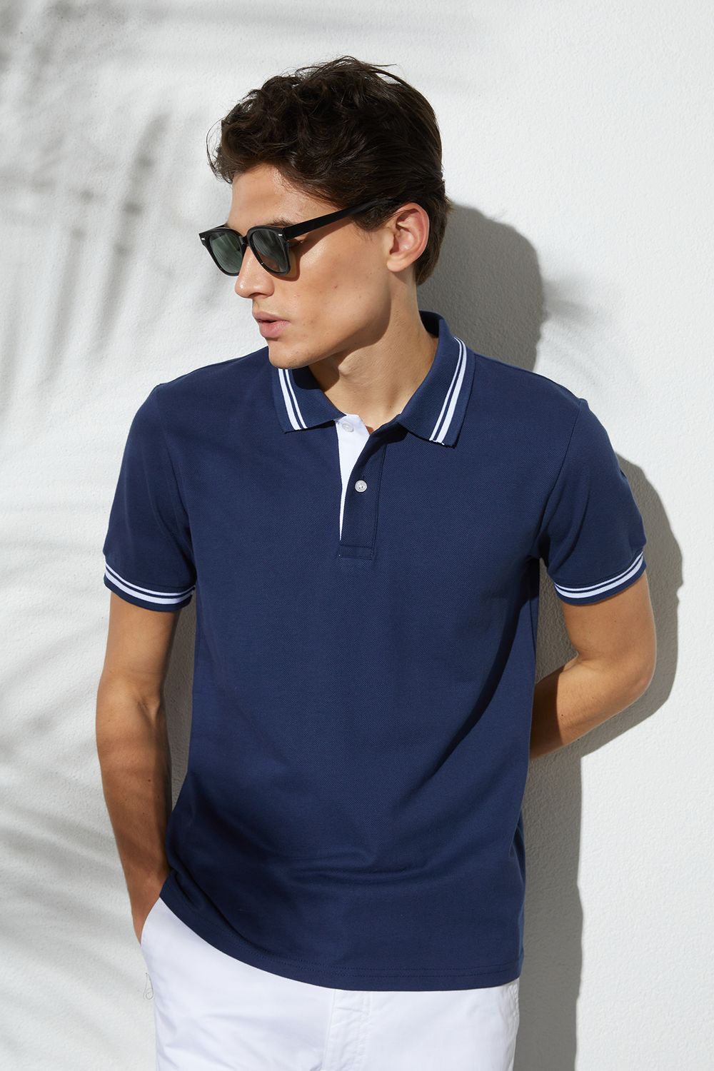 Erkek Slim Fit Dar Kesim %100 Pamuk Düz Pike Yaka ve Kol Detaylı Lacivert Polo Yaka Tişört