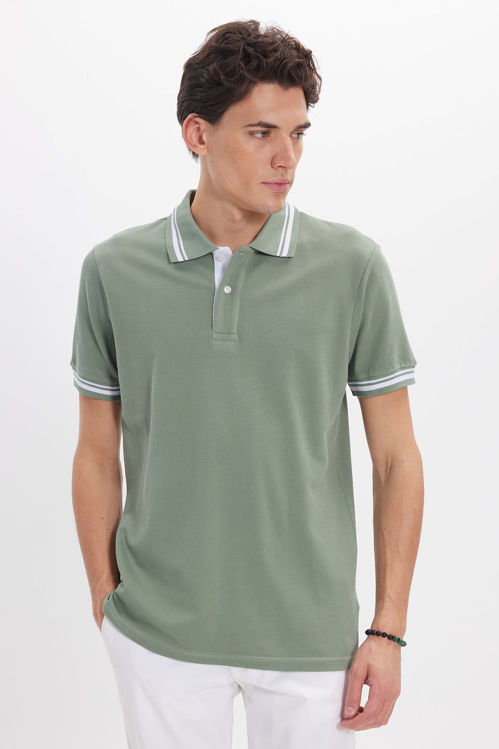 Erkek Slim Fit Dar Kesim %100 Pamuk Düz Pike Yaka ve Kol Detaylı Yeşil Polo Yaka Tişört