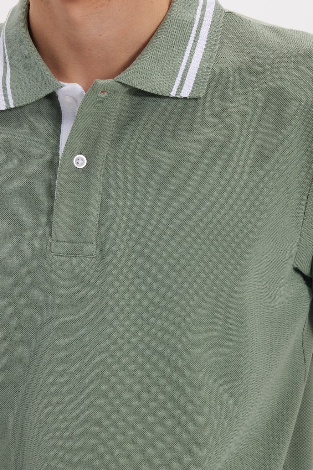 Erkek Slim Fit Dar Kesim %100 Pamuk Düz Pike Yaka ve Kol Detaylı Yeşil Polo Yaka Tişört