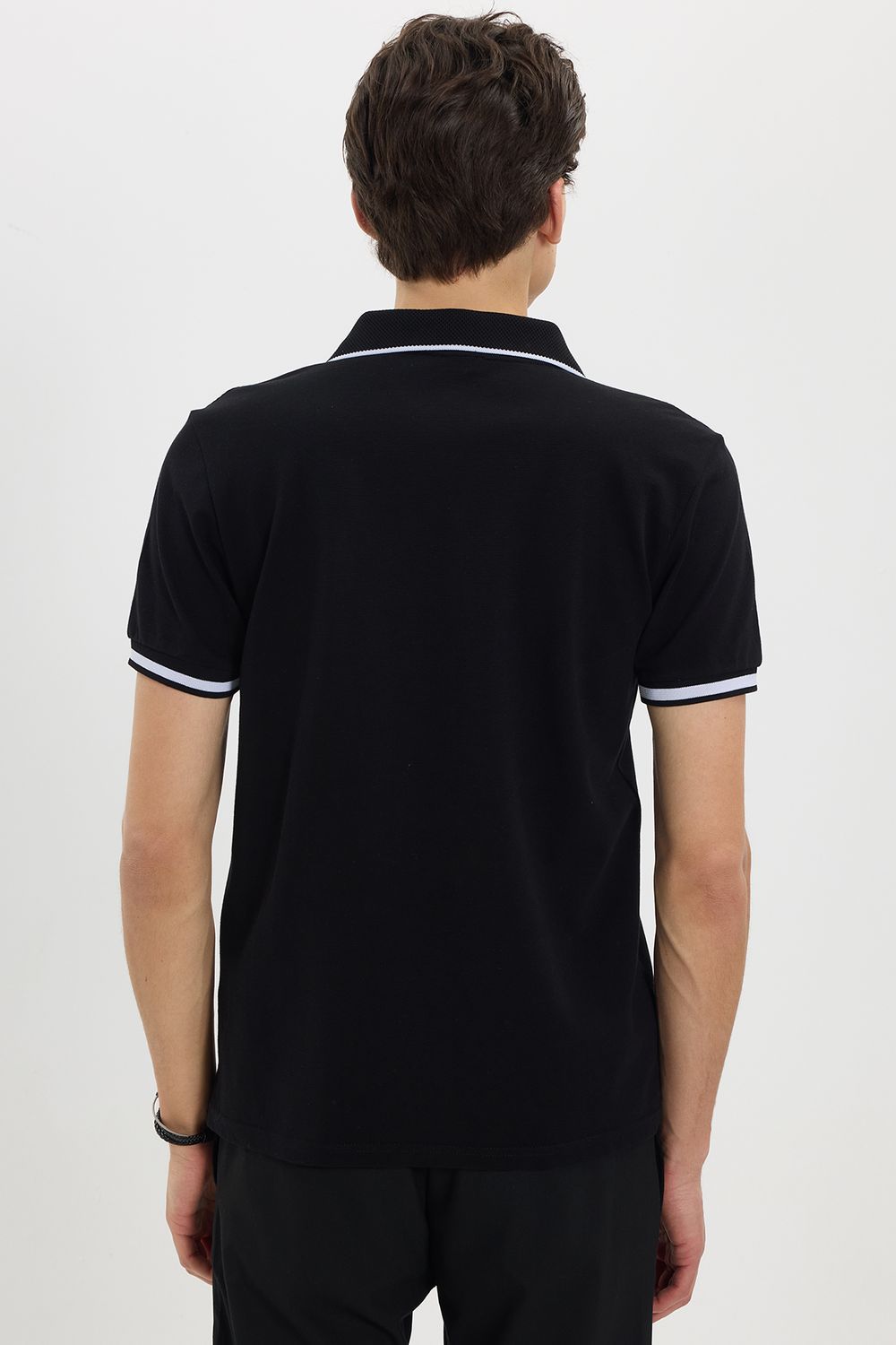 Erkek Slim Fit Dar Kesim %100 Pamuk Jakarlı Düz Yaka ve Kol Detaylı Siyah Polo Yaka Tişört