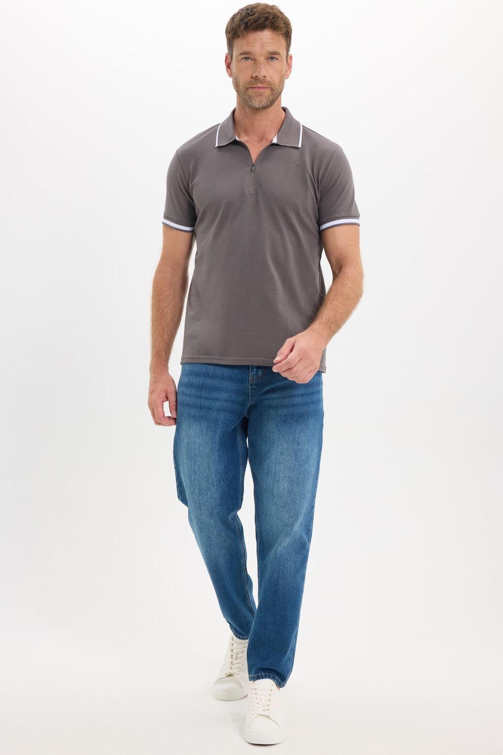 Erkek Slim Fit Dar Kesim %100 Pamuk Jakarlı Düz Yaka ve Kol Detaylı Gri Polo Yaka Tişört