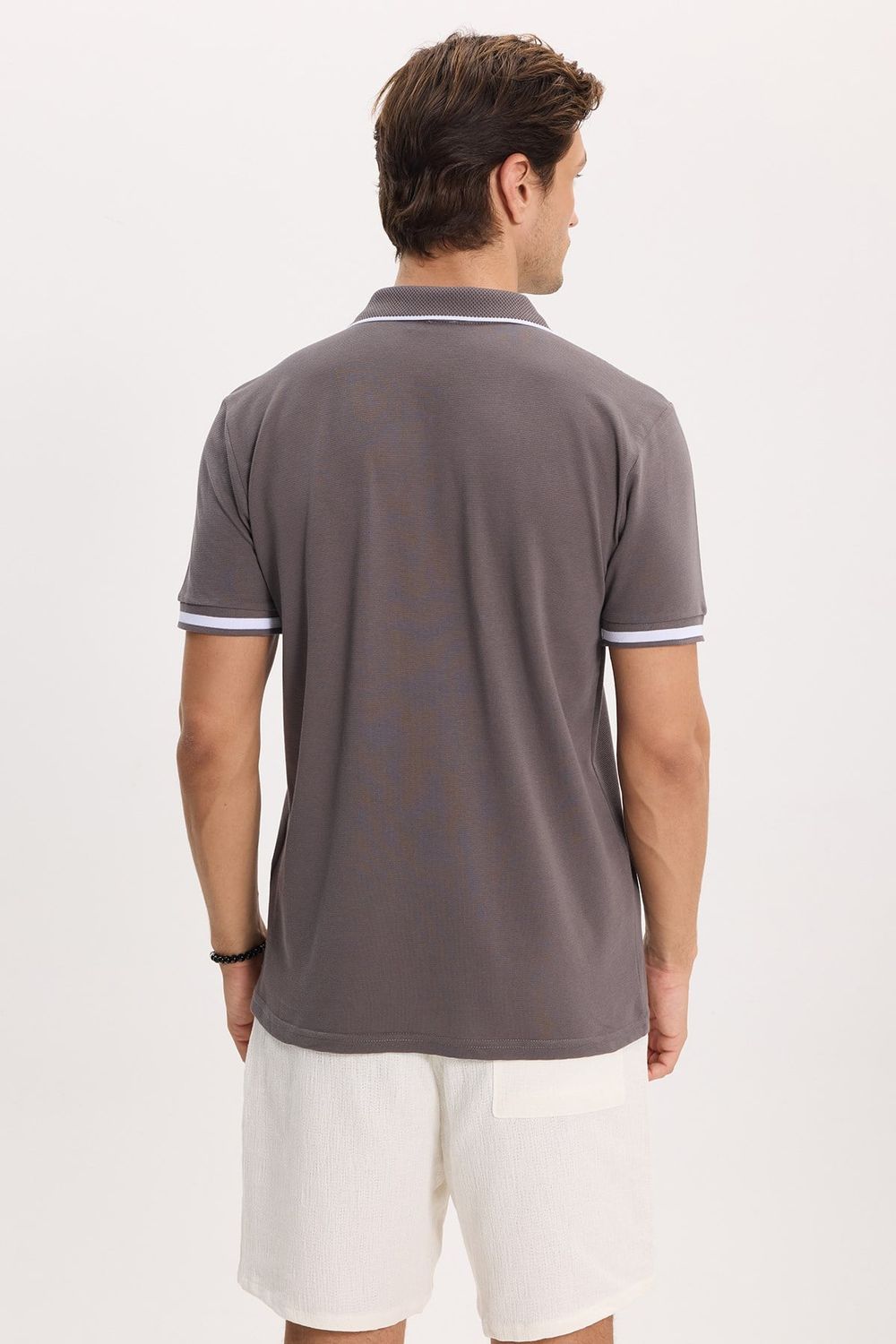 Erkek Slim Fit Dar Kesim %100 Pamuk Jakarlı Düz Yaka ve Kol Detaylı Gri Polo Yaka Tişört