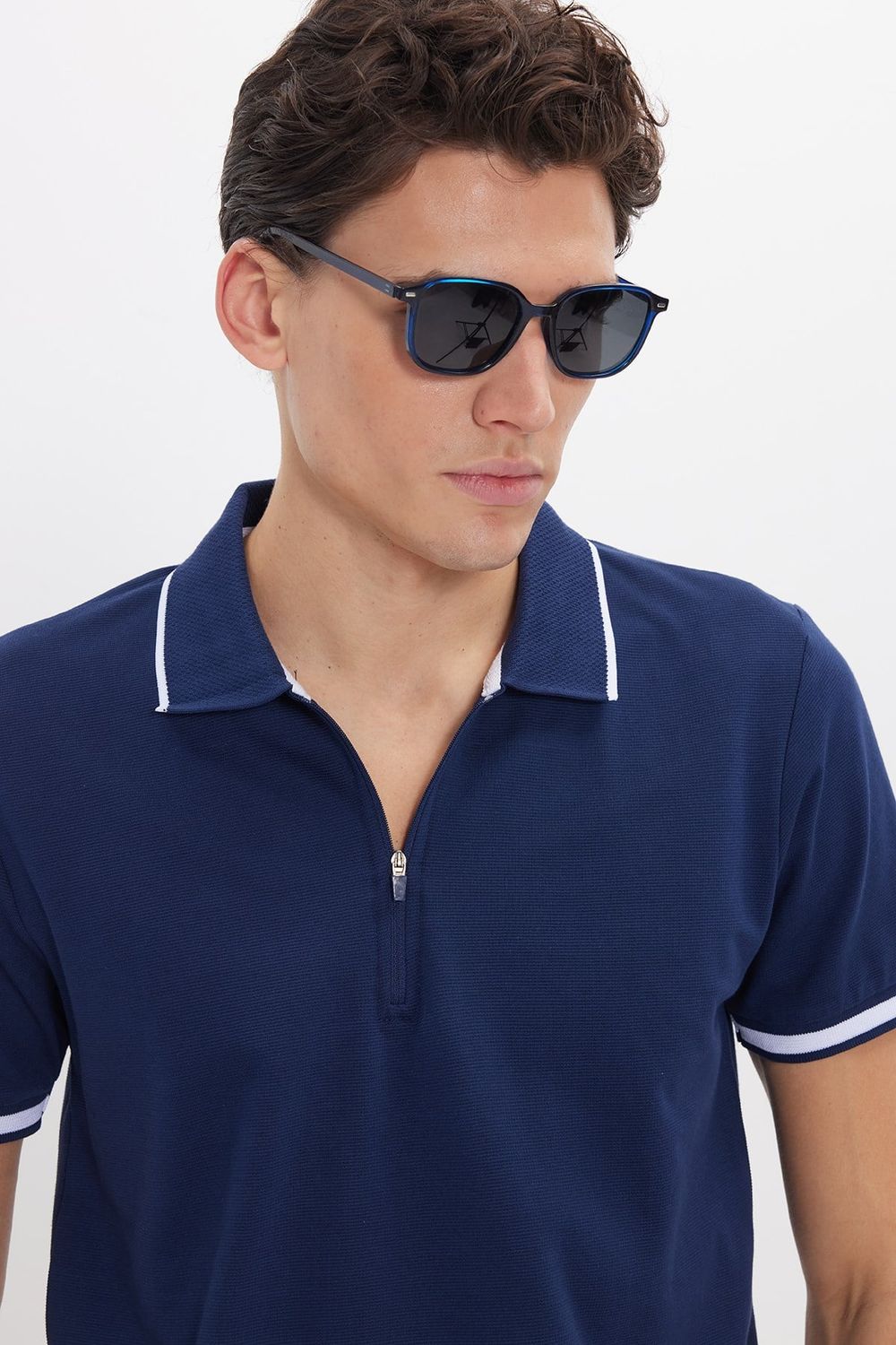 Erkek Slim Fit Dar Kesim %100 Pamuk Jakarlı Düz Yaka ve Kol Detaylı Lacivert Polo Yaka Tişört