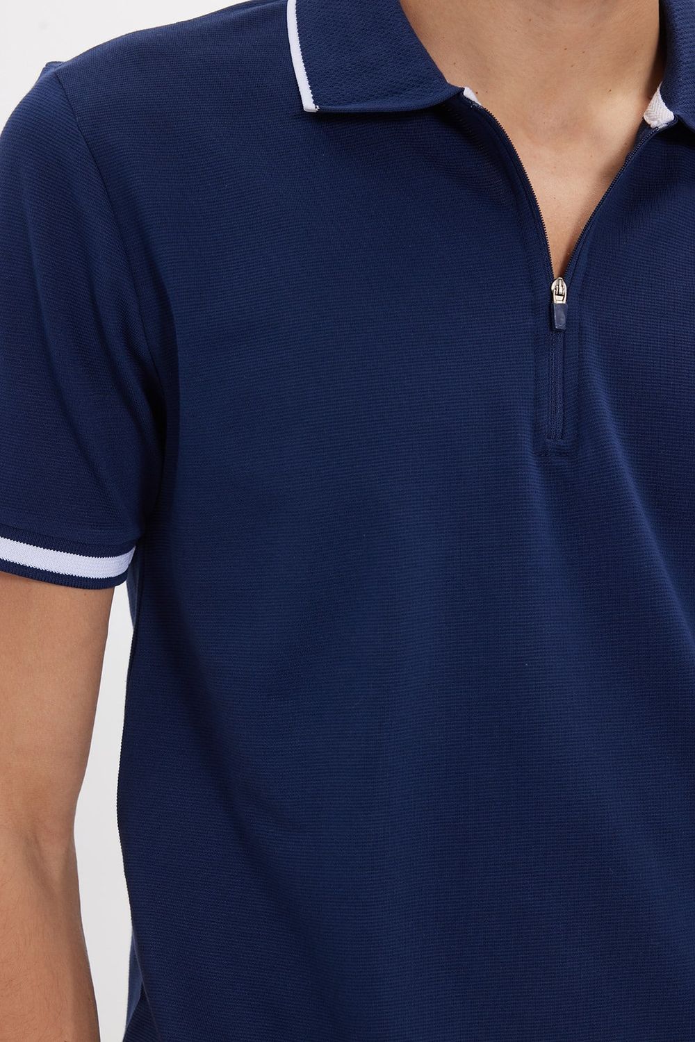 Erkek Slim Fit Dar Kesim %100 Pamuk Jakarlı Düz Yaka ve Kol Detaylı Lacivert Polo Yaka Tişört