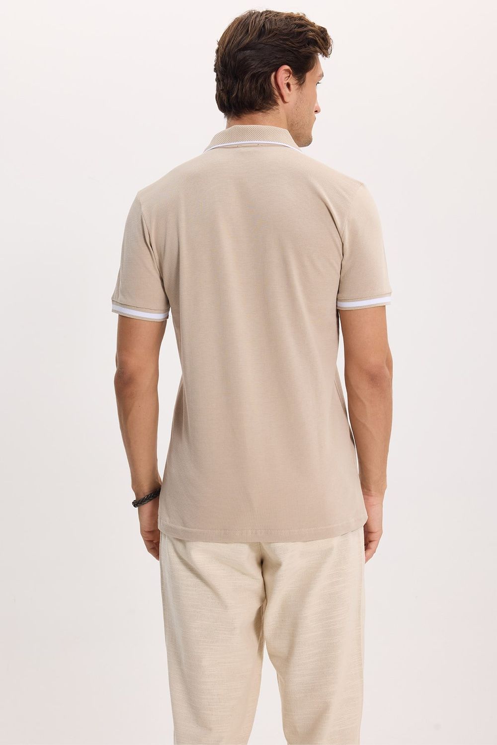 Erkek Slim Fit Dar Kesim %100 Pamuk Jakarlı Düz Yaka ve Kol Detaylı Bej Polo Yaka Tişört