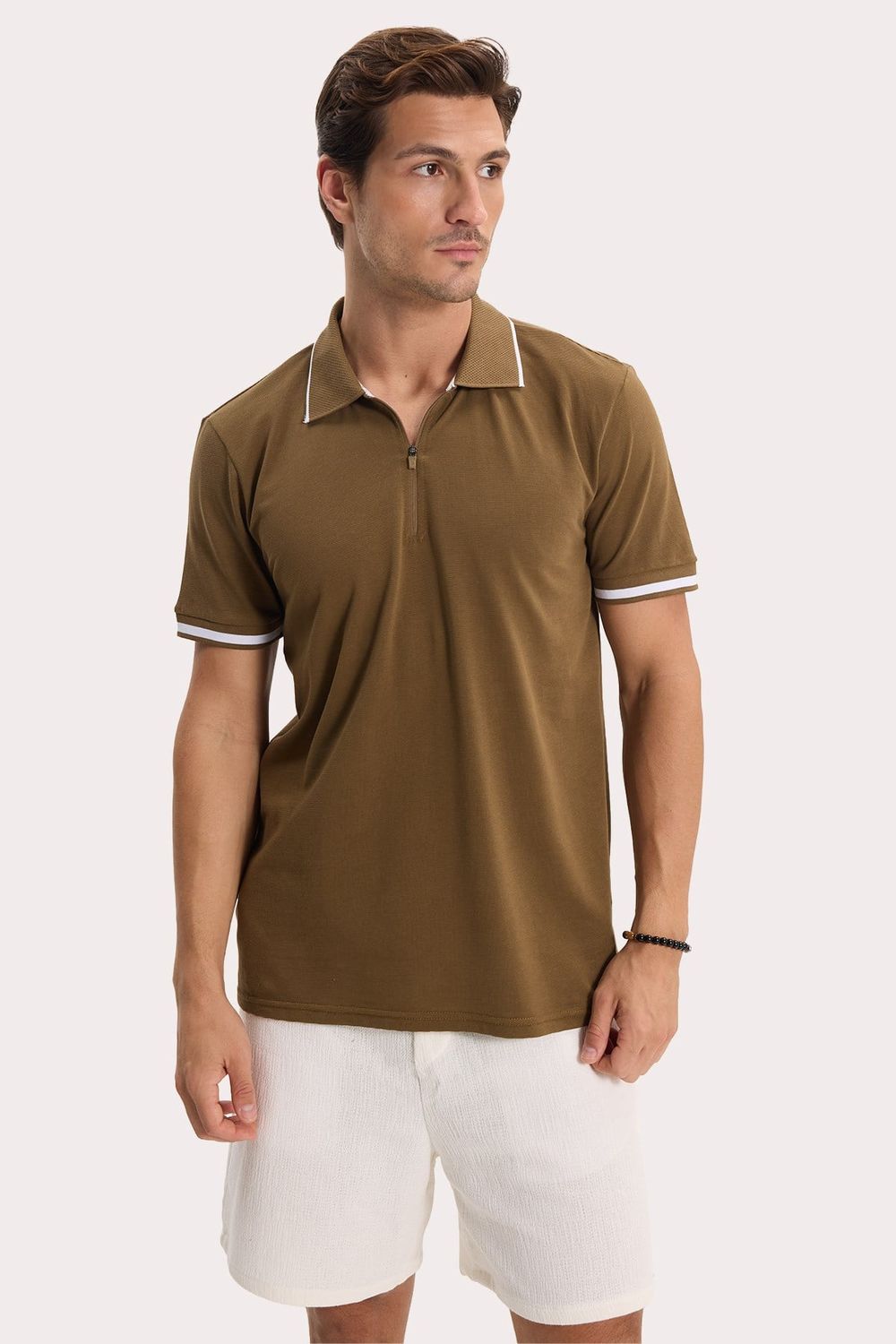 Erkek Slim Fit Dar Kesim %100 Pamuk Jakarlı Düz Yaka ve Kol Detaylı Kahverengi Polo Yaka Tişört