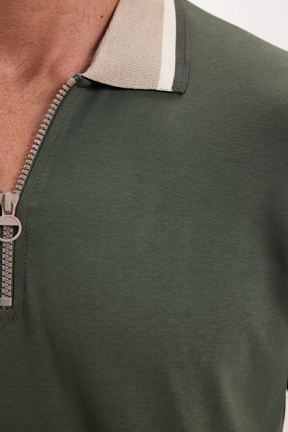 Erkek Slim Fit Dar Kesim %100 Pamuk Kısa Kollu Yarım Fermuarlı Yeşil Polo Yaka Tişört