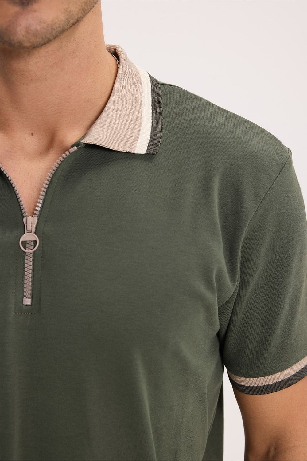 Erkek Slim Fit Dar Kesim %100 Pamuk Kısa Kollu Yarım Fermuarlı Yeşil Polo Yaka Tişört