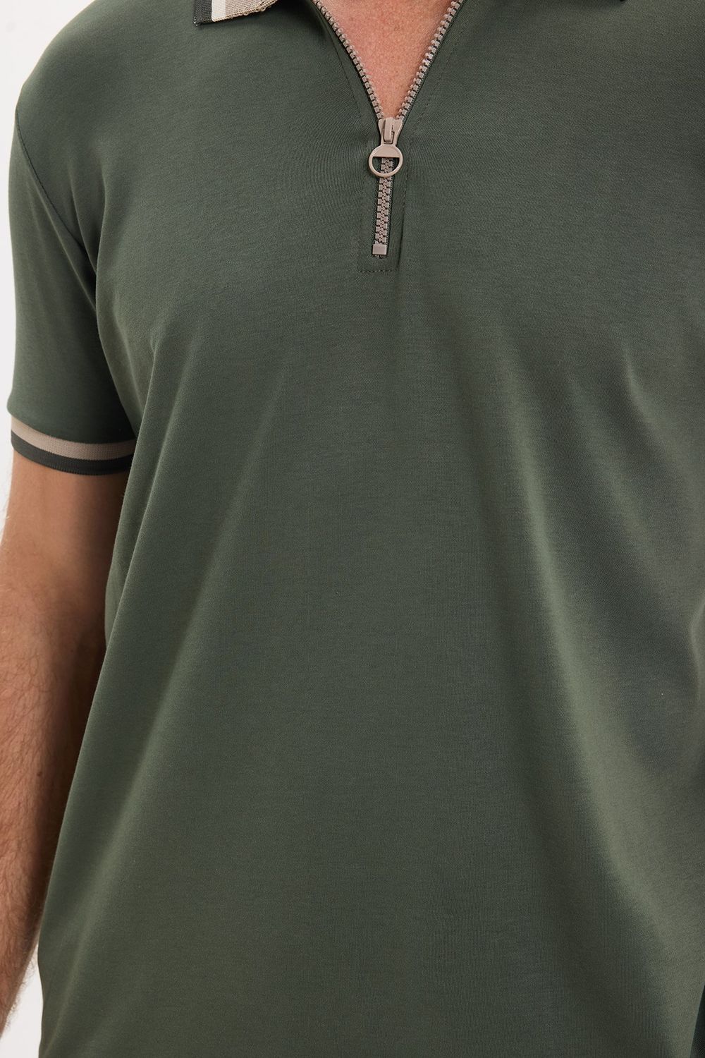 Erkek Slim Fit Dar Kesim %100 Pamuk Kısa Kollu Yarım Fermuarlı Yeşil Polo Yaka Tişört
