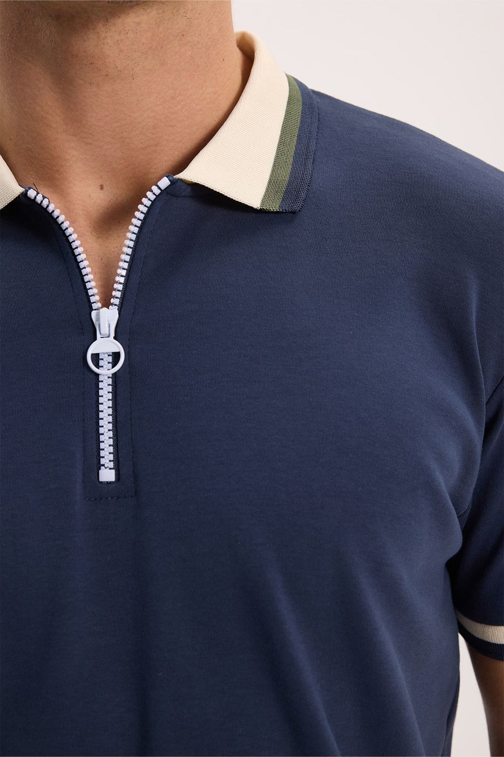 Erkek Slim Fit Dar Kesim %100 Pamuk Kısa Kollu Yarım Fermuarlı Lacivert Polo Yaka Tişört