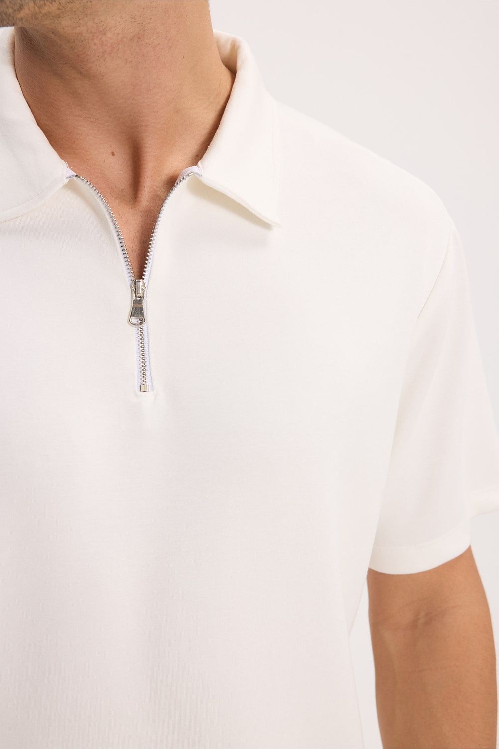 Erkek Slım Fit Dar Kesim Ekstra Soft Modal Kumaş Kısa Kollu Yarım Fermuarlı Beyaz Polo Yaka Tişört