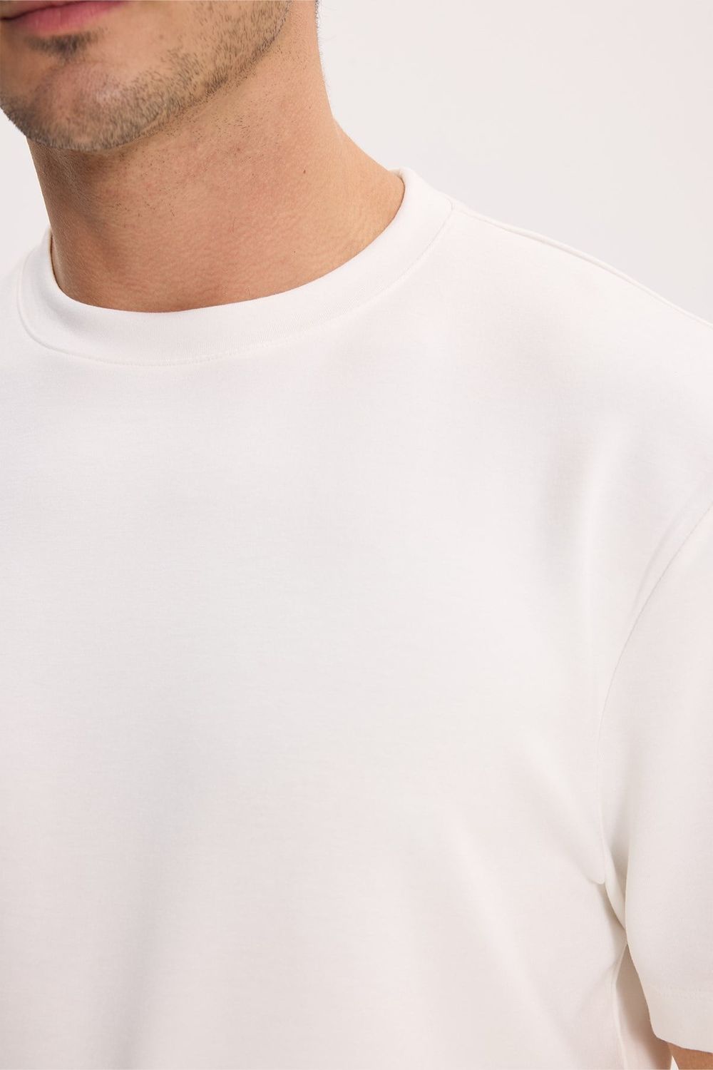 Erkek Regular Fit Rahat Kesim Ekstra Soft Modal Kumaş Bisiklet Yaka Kısa Kollu Beyaz Tişört