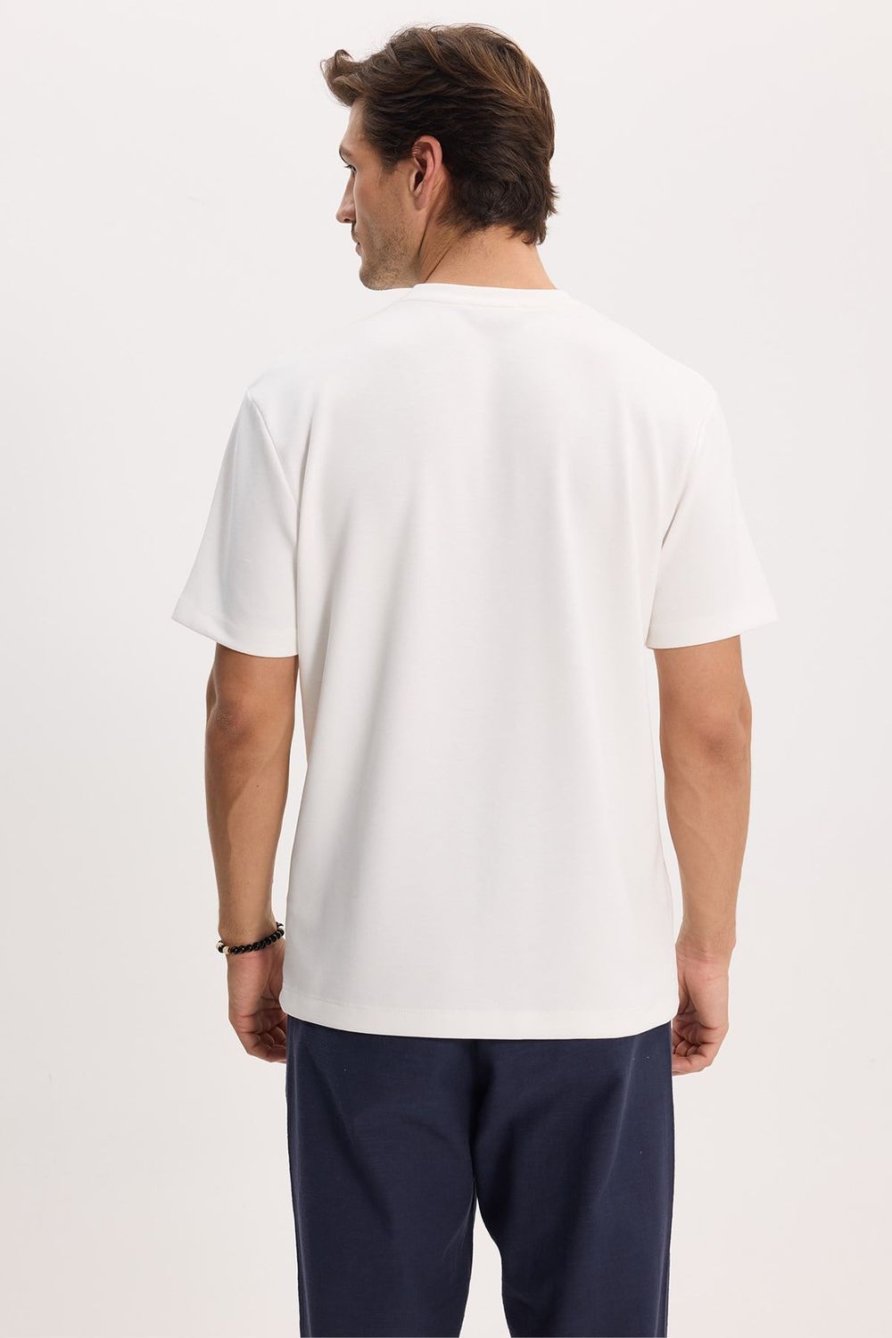 Erkek Regular Fit Rahat Kesim Ekstra Soft Modal Kumaş Bisiklet Yaka Kısa Kollu Beyaz Tişört