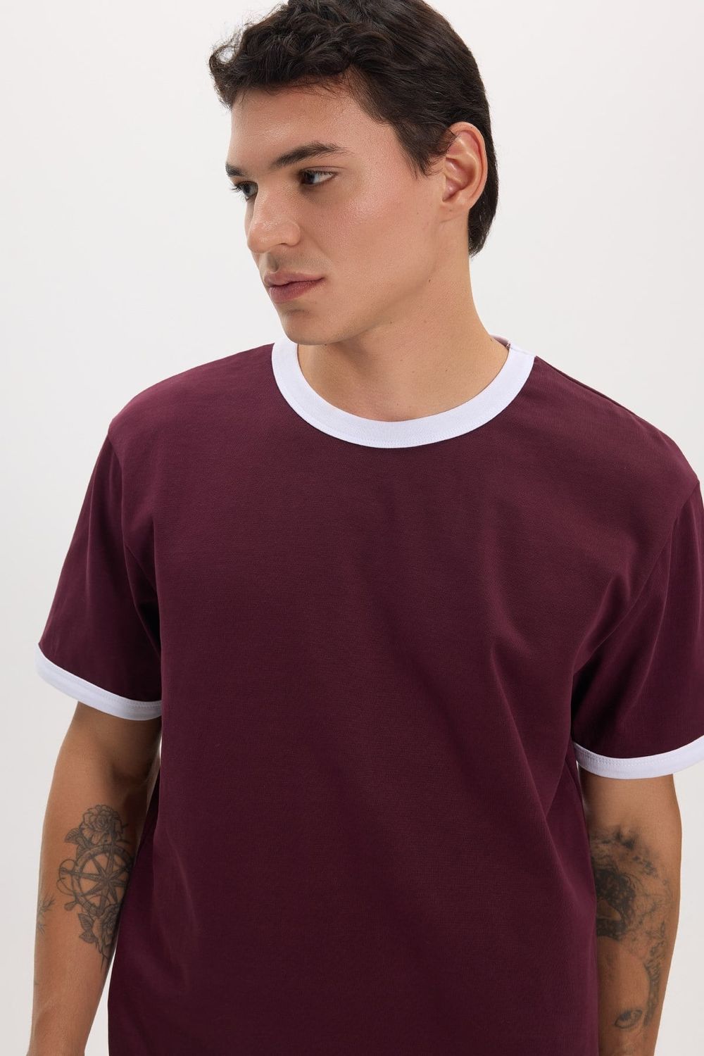 Erkek Regular Fit Klasik Kesim %100 Pamuk Kısa Kollu Bisiklet Yaka Bordo Tişört