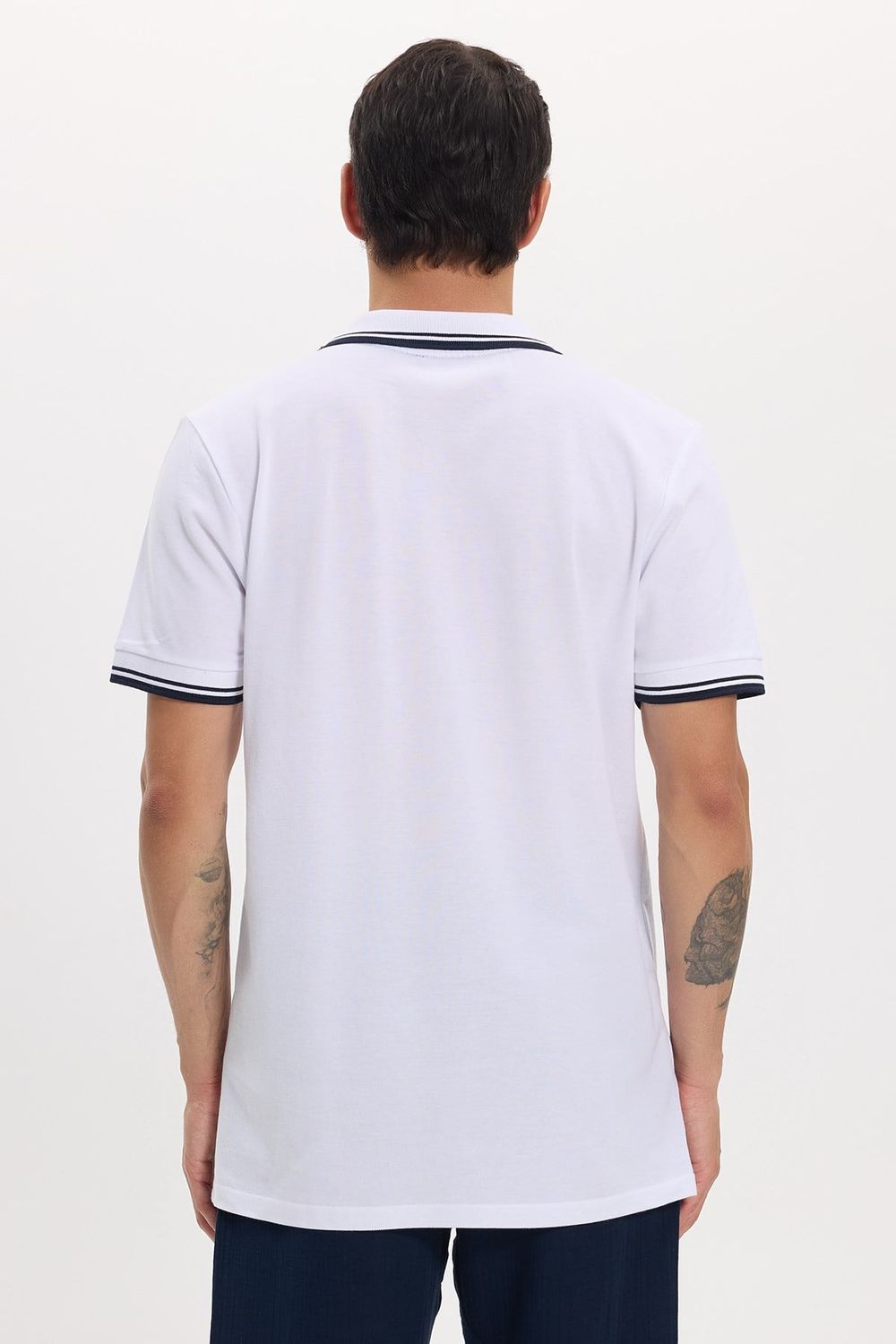 Erkek Slim Fit Dar Kesim %100 Pamuklu Çizgili Detaylı V Yaka Beyaz Polo Yaka Tişört