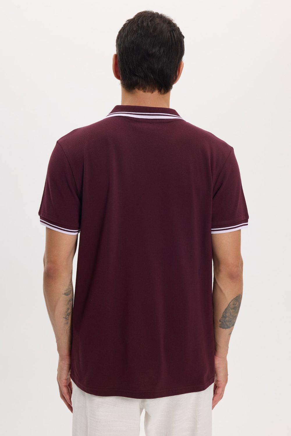 Erkek Slim Fit Dar Kesim %100 Pamuklu Çizgili Detaylı V Yaka Bordo Polo Yaka Tişört
