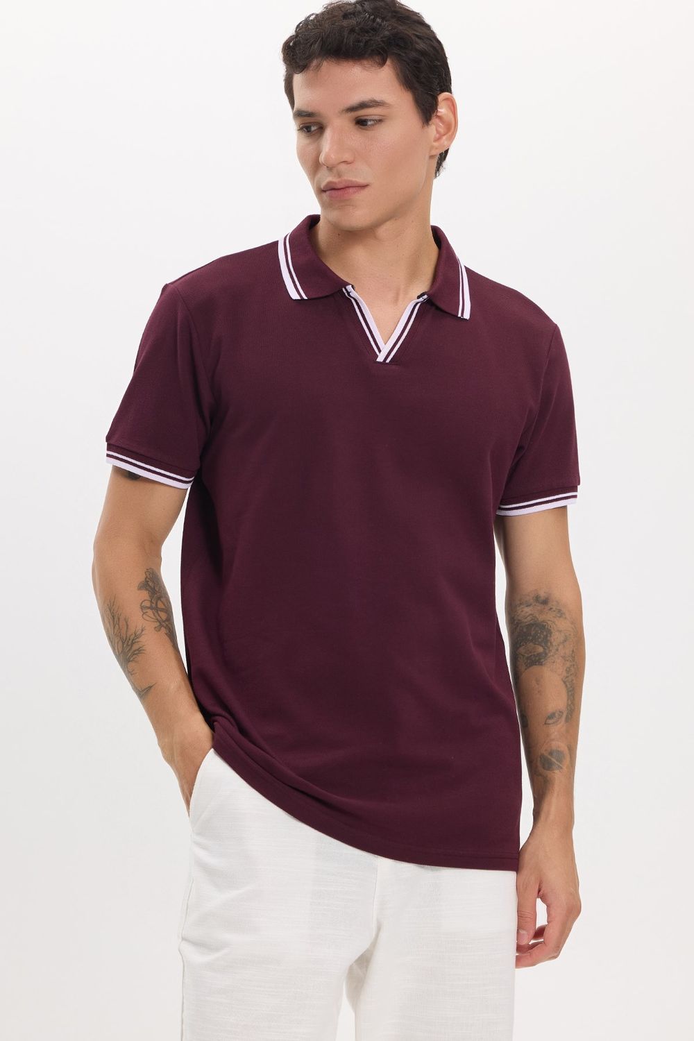 Erkek Slim Fit Dar Kesim %100 Pamuklu Çizgili Detaylı V Yaka Bordo Polo Yaka Tişört