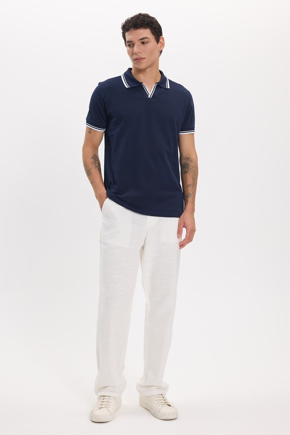 Erkek Slim Fit Dar Kesim %100 Pamuklu Çizgili Detaylı V Yaka Lacivert Polo Yaka Tişört