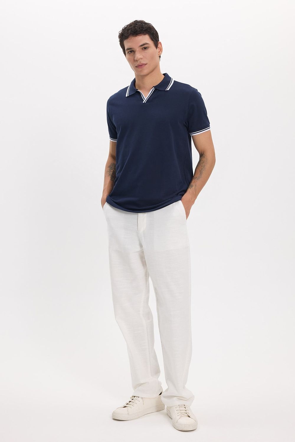 Erkek Slim Fit Dar Kesim %100 Pamuklu Çizgili Detaylı V Yaka Lacivert Polo Yaka Tişört