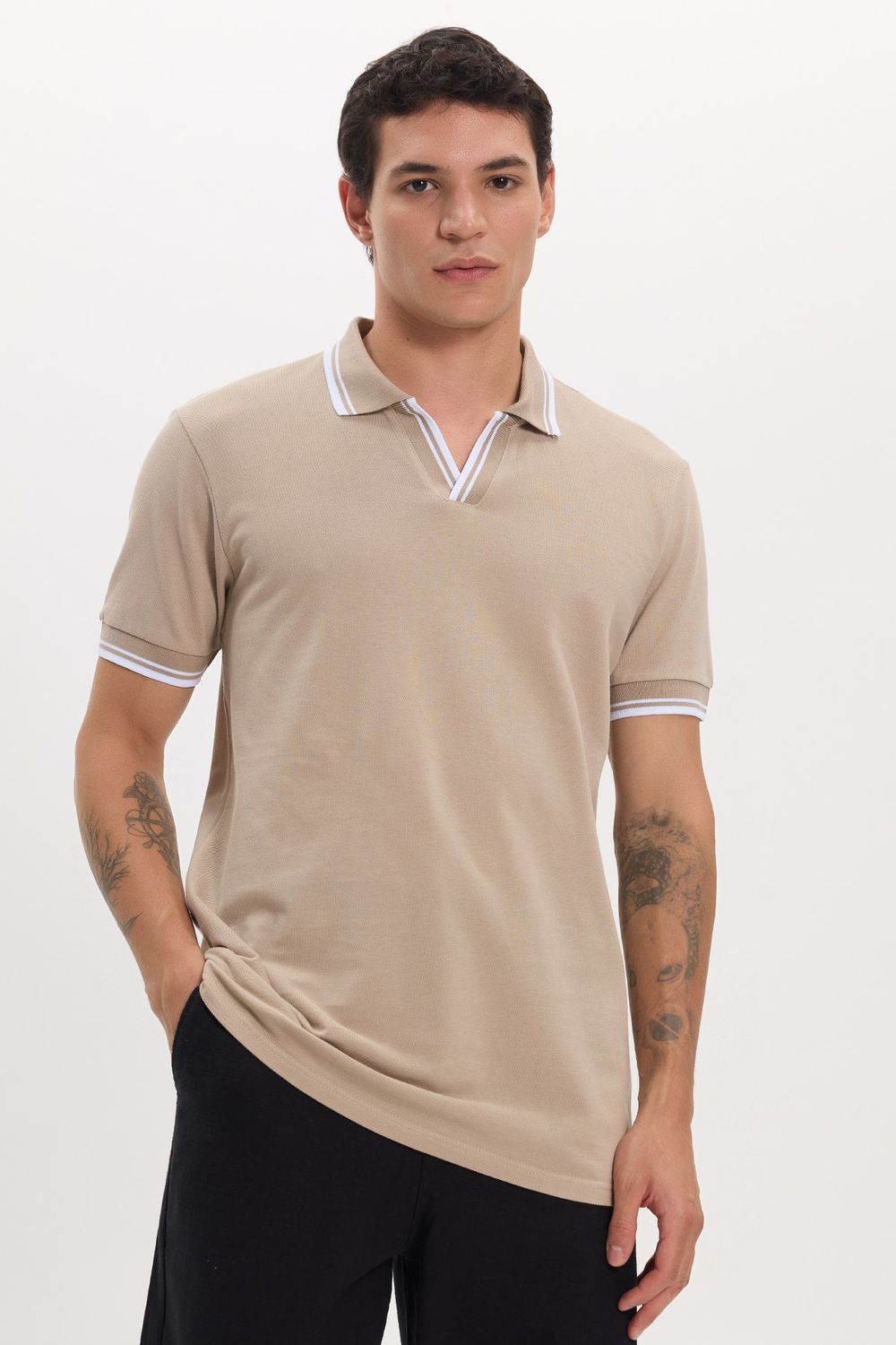 Erkek Slim Fit Dar Kesim %100 Pamuklu Çizgili Detaylı V Yaka Taş Polo Yaka Tişört