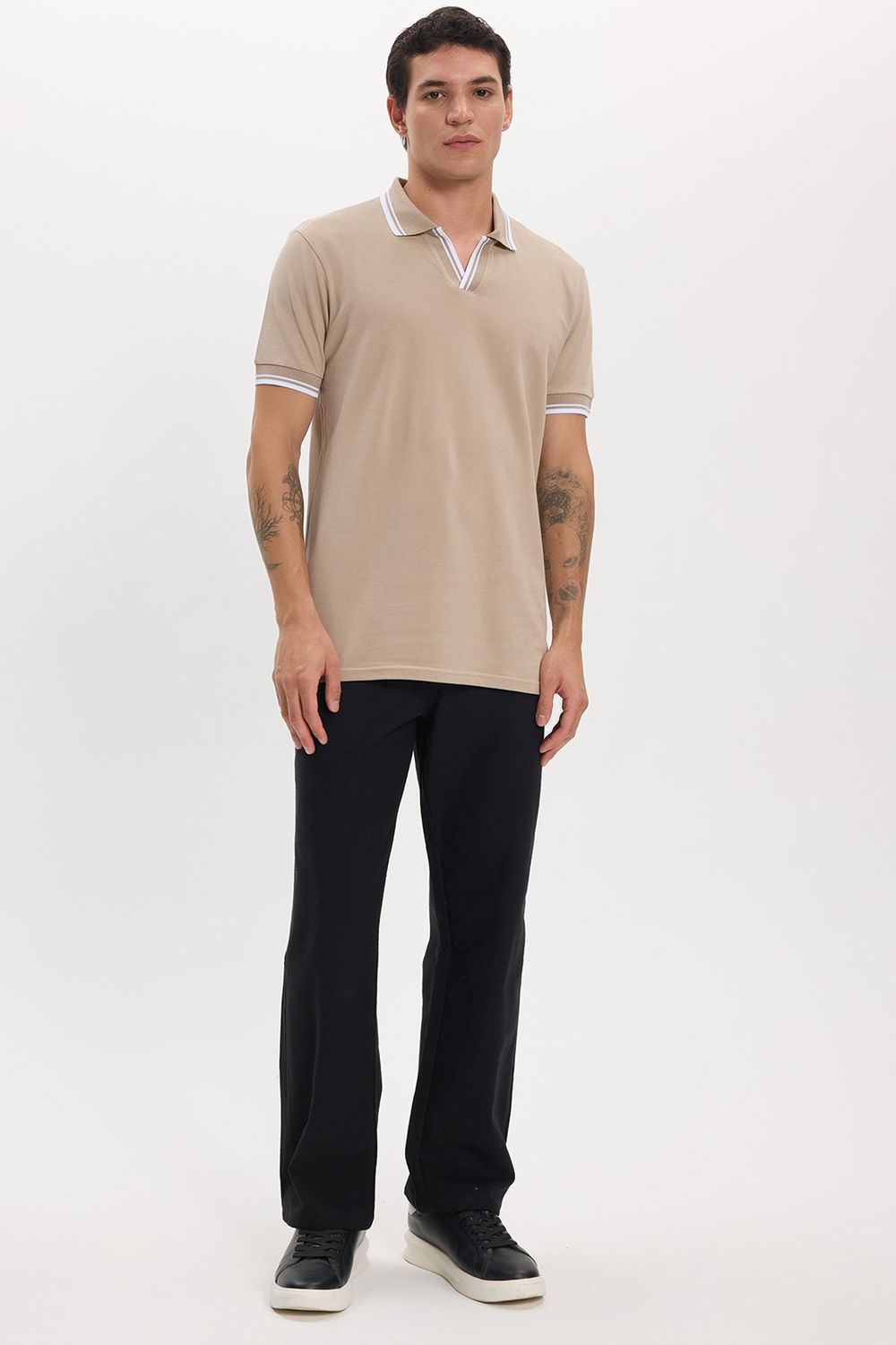Erkek Slim Fit Dar Kesim %100 Pamuklu Çizgili Detaylı V Yaka Taş Polo Yaka Tişört