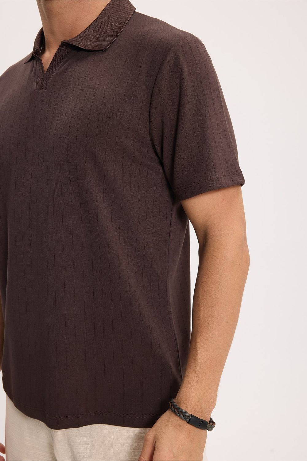 Erkek Slim Fit Dar Kesim Pamuklu Kısa Kollu Çizgili Kahverengi Polo V Yaka Tişört