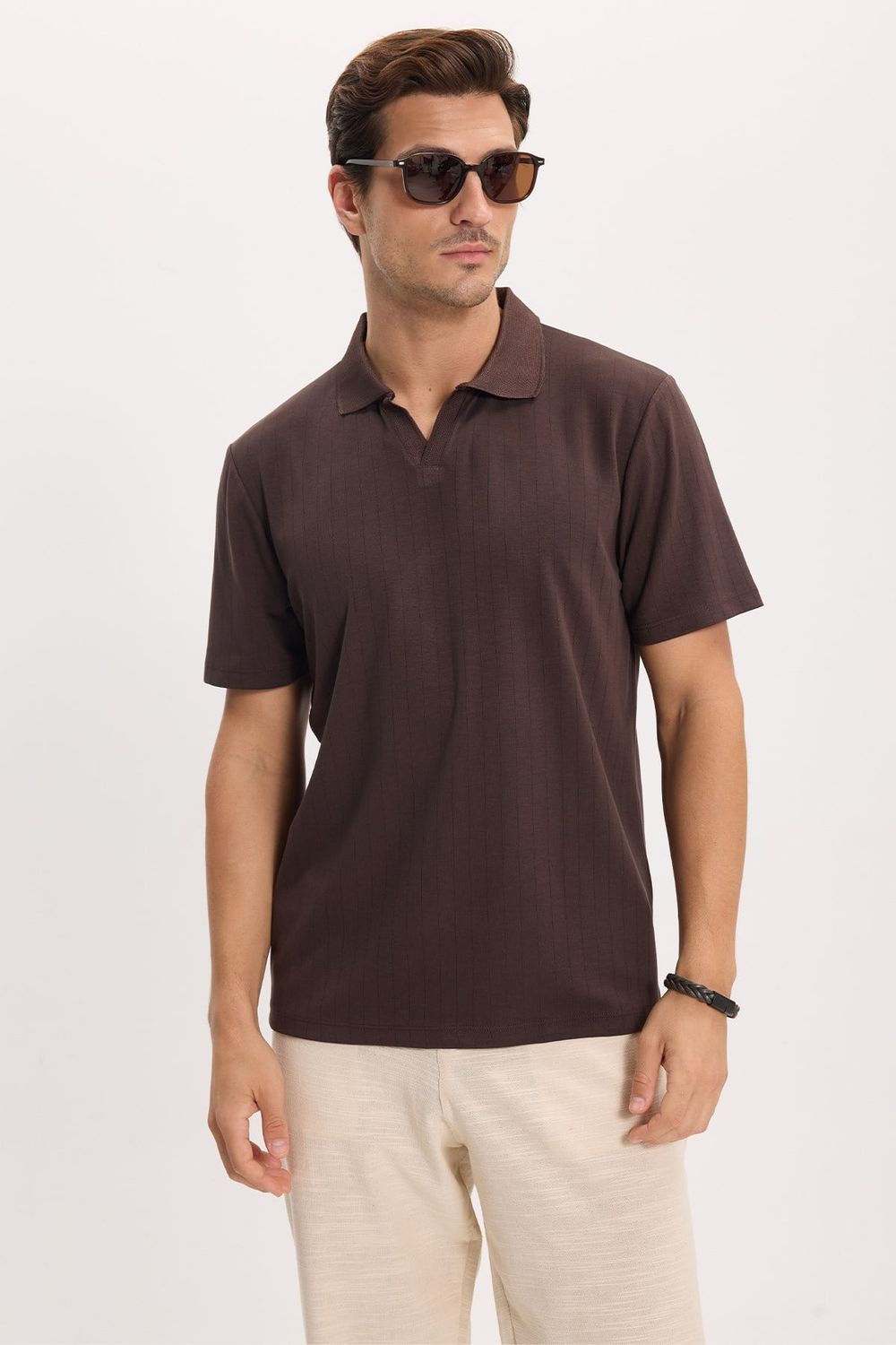 Erkek Slim Fit Dar Kesim Pamuklu Kısa Kollu Çizgili Kahverengi Polo V Yaka Tişört