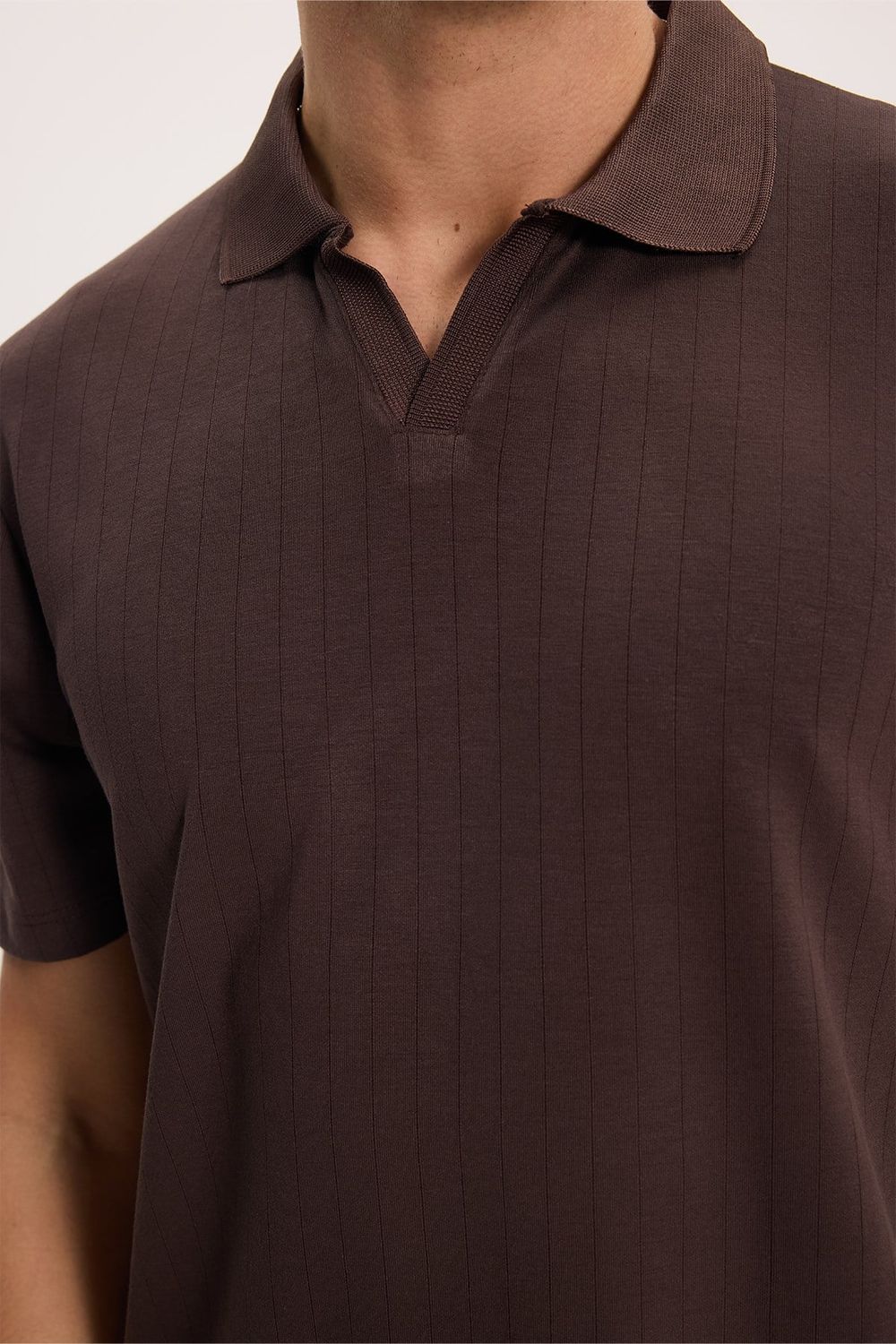 Erkek Slim Fit Dar Kesim Pamuklu Kısa Kollu Çizgili Kahverengi Polo V Yaka Tişört