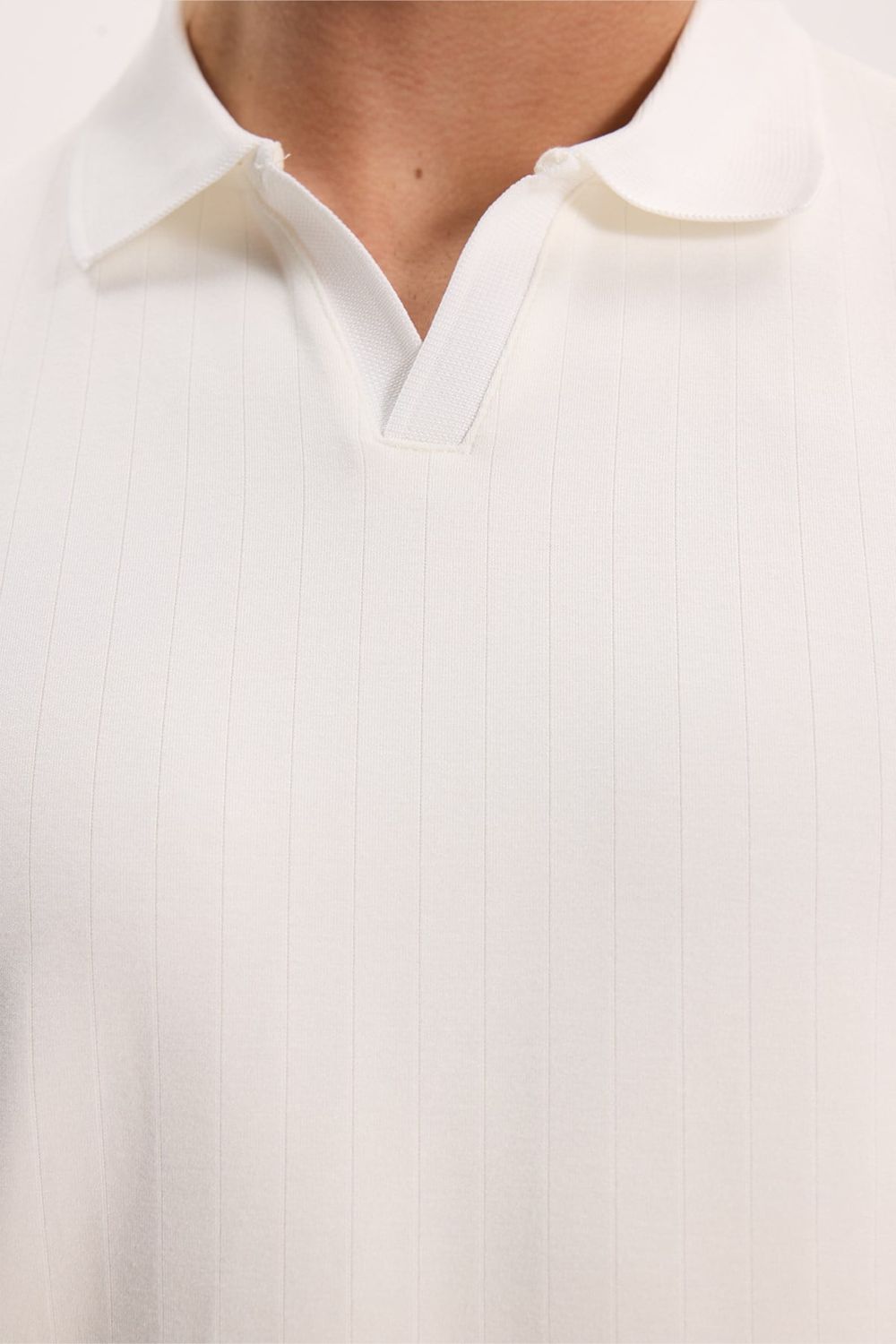 Erkek Slim Fit Dar Kesim Pamuklu Kısa Kollu Çizgili Ekru Polo V Yaka Tişört